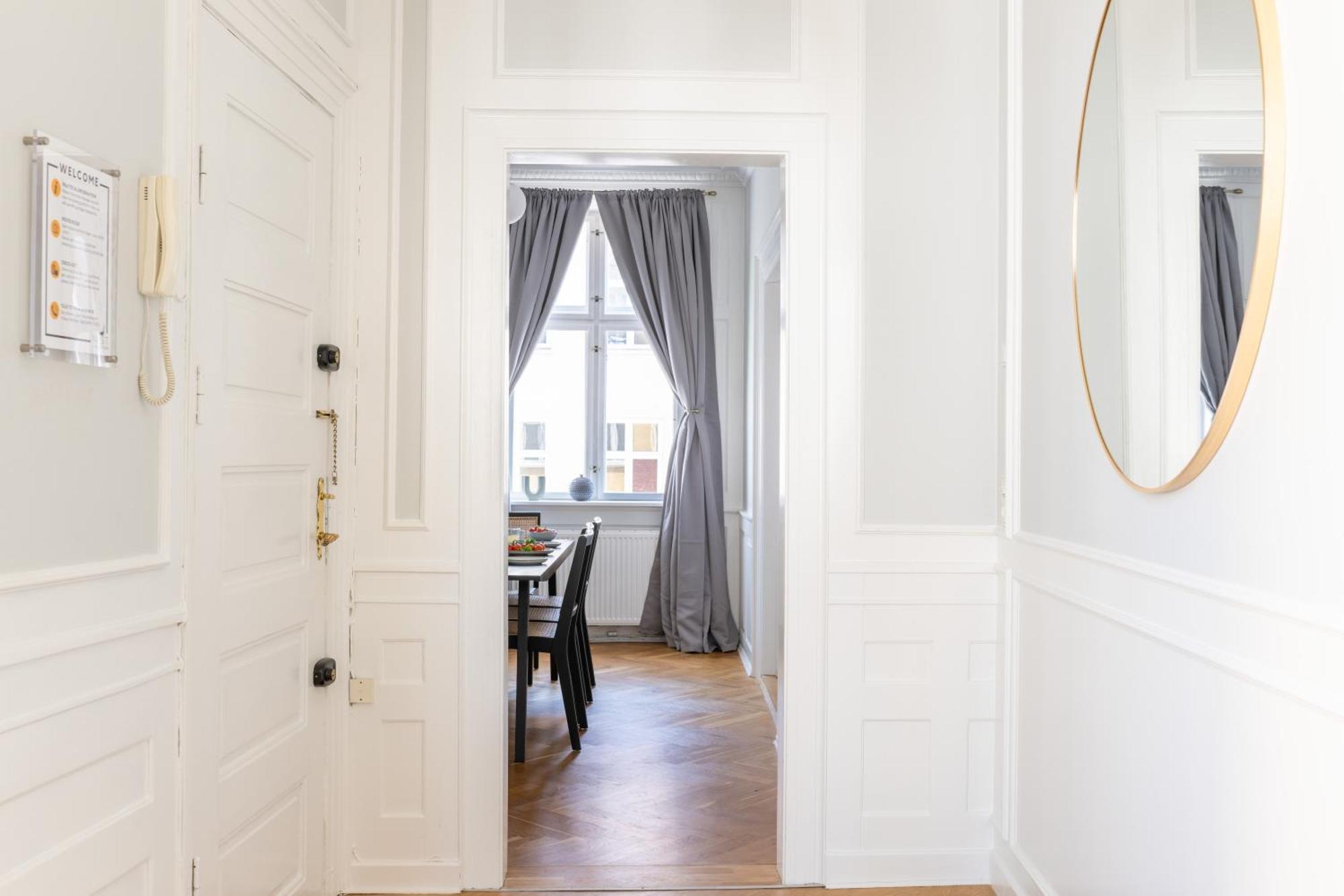 Apartament Large With Canal View In Cph